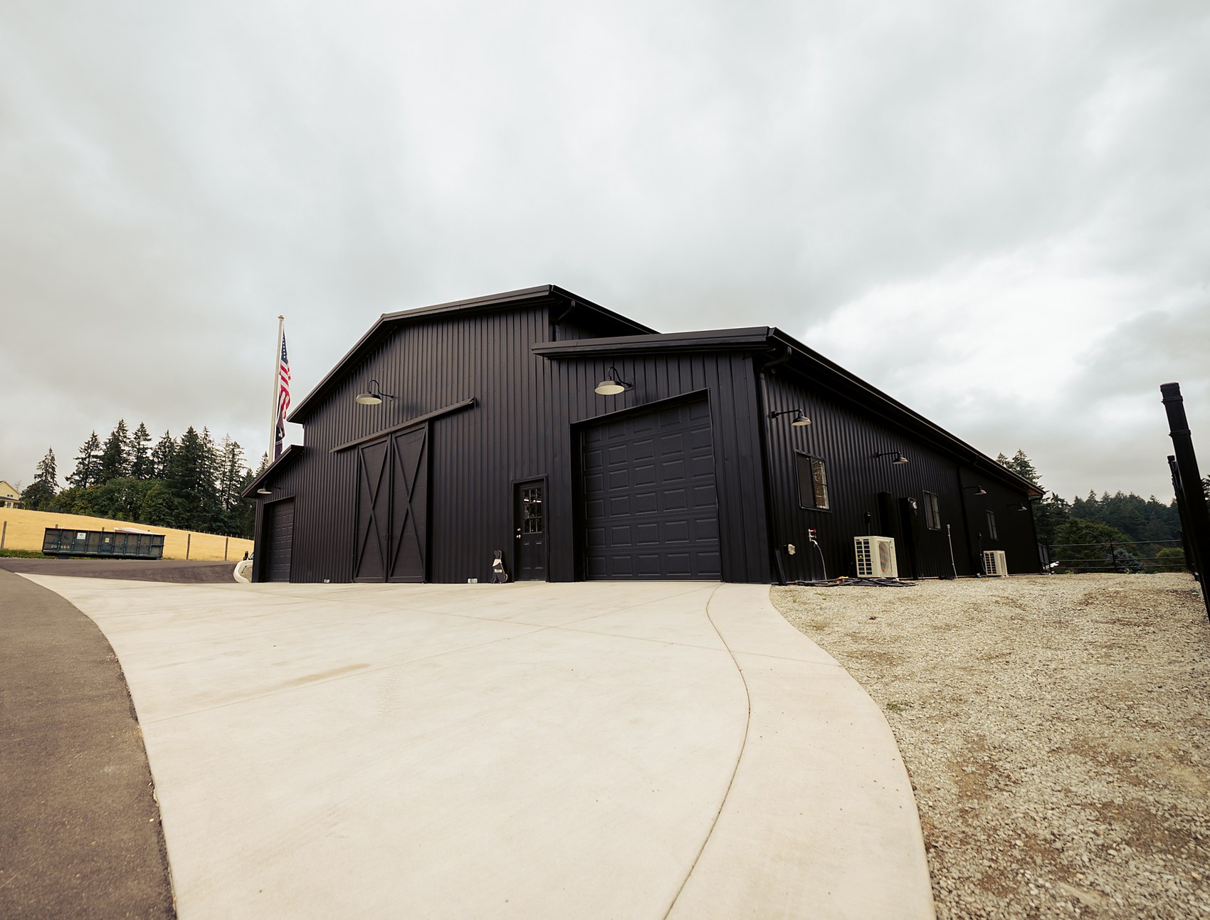 The black barn and its arrival court